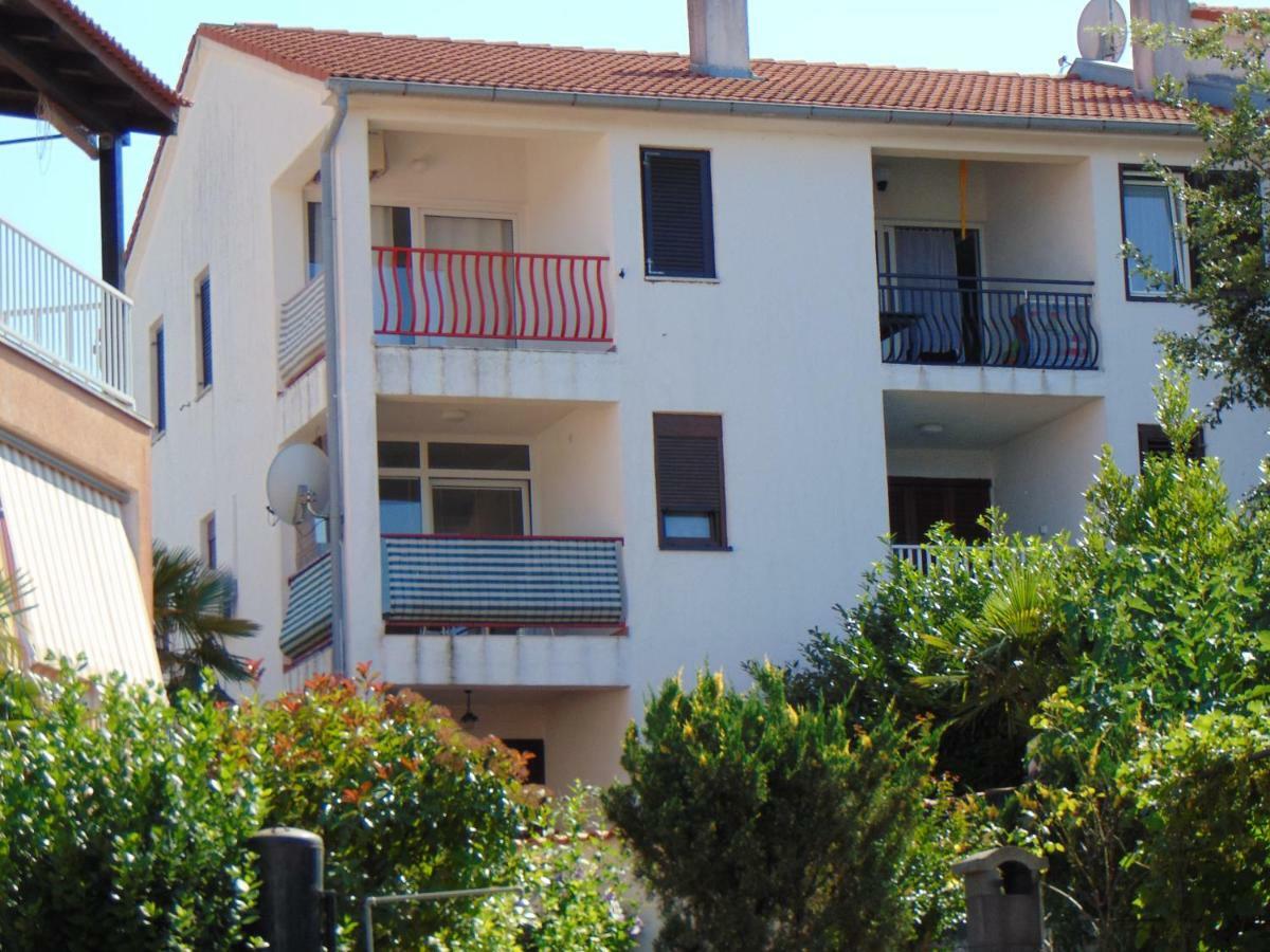 Apartment Mia Малинска Экстерьер фото